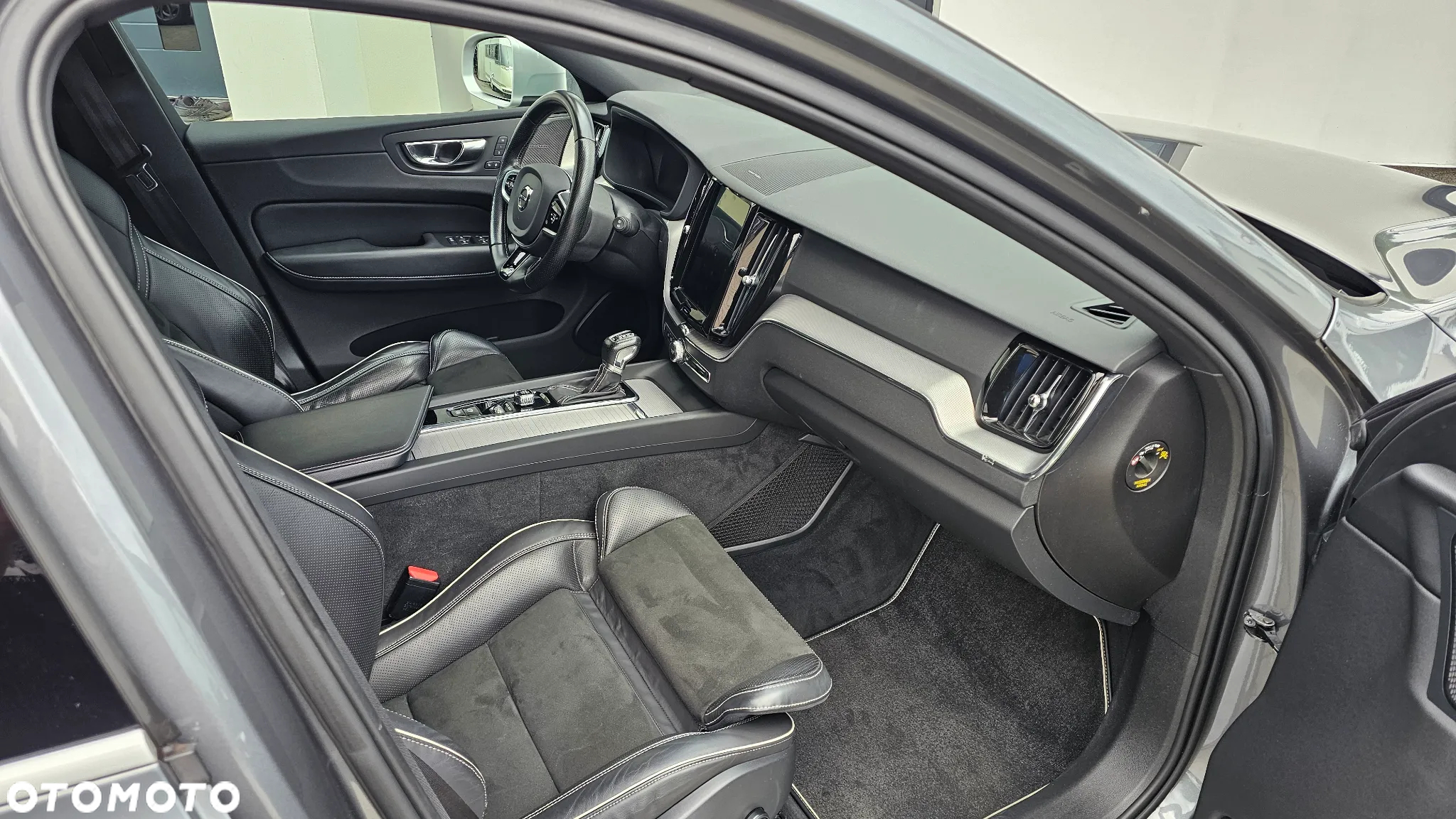 Volvo XC 60 D4 R-Design - 19