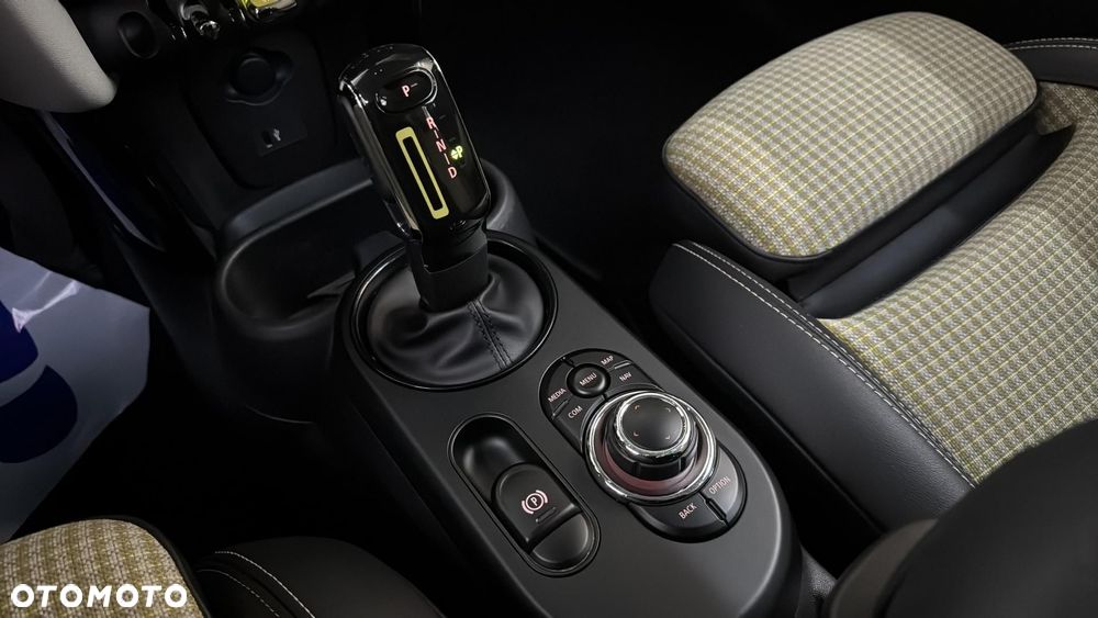 MINI Cooper SE Classic Trim - 17