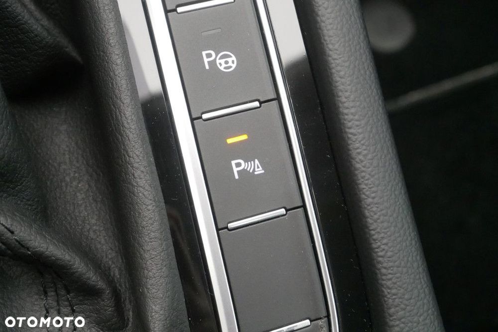 Volkswagen Passat Variant 2.0 TDI SCR Business DSG - 20