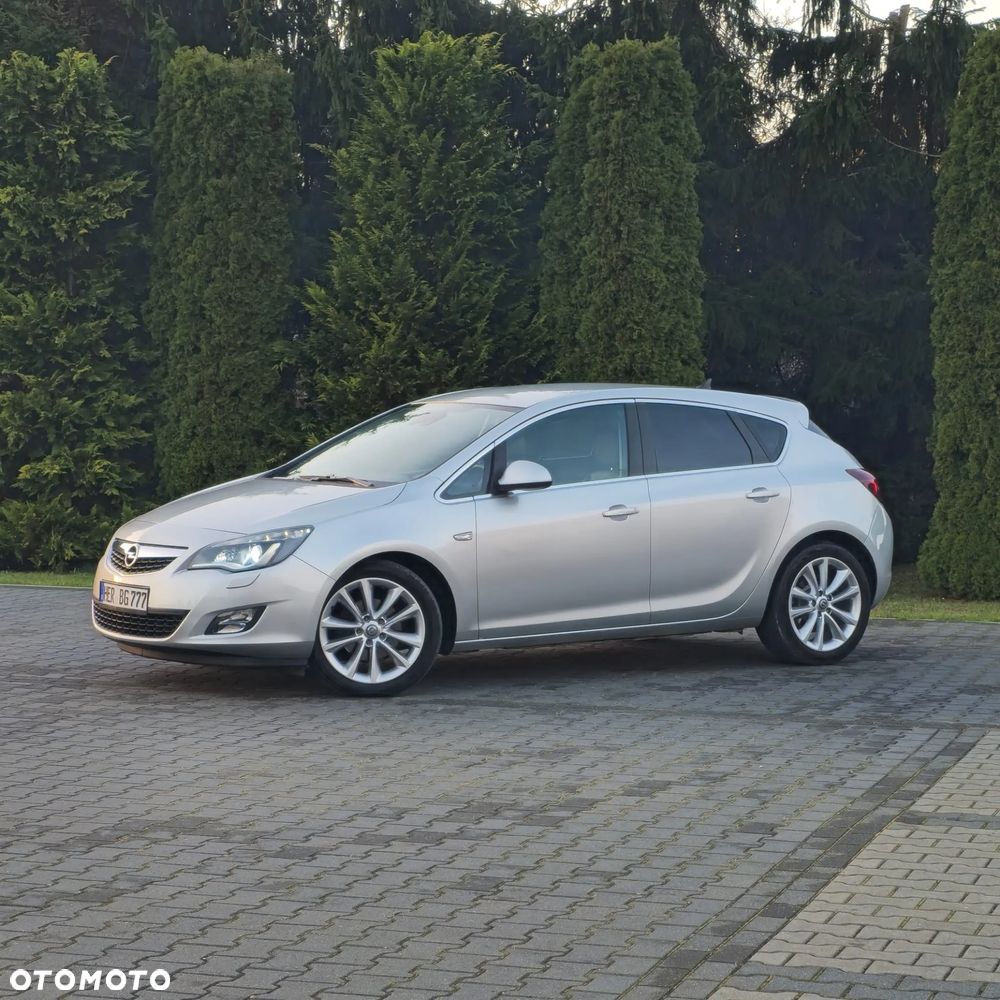 Opel Astra 2010 photo 4