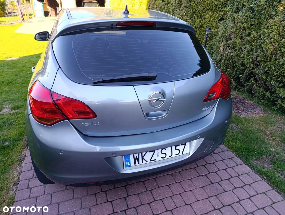 Opel Astra 1.6 Design Edition - 4
