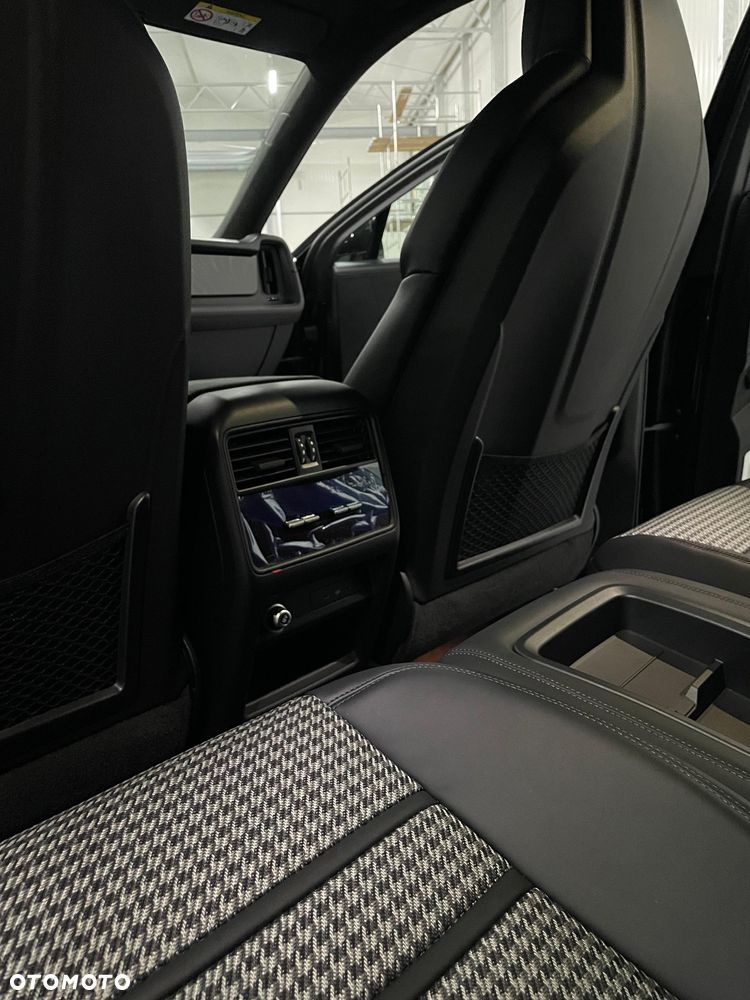Porsche Cayenne - 24