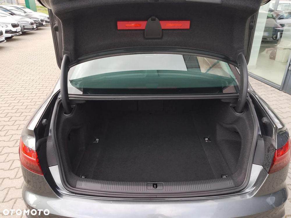 Audi A4 Limousine 35 TFSI mHEV S Line S tronic - 28