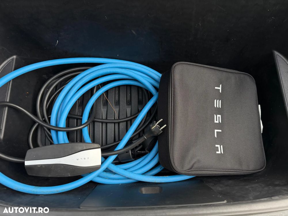 Tesla Model Y Long Range Dual Motor AWD - 27