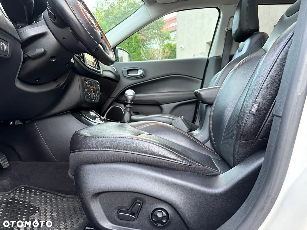Jeep Compass - 24