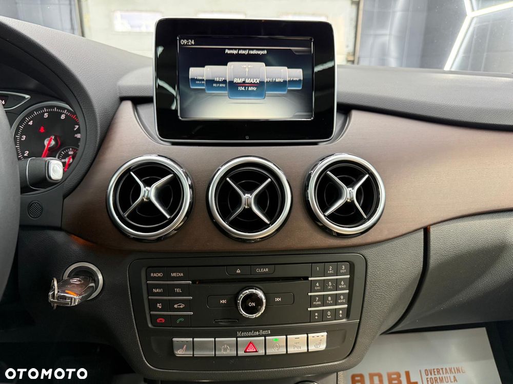 Mercedes-Benz Klasa B 180 7G-DCT AMG Line - 17