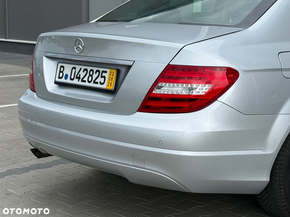 Mercedes-Benz Klasa C 180 CGI Automatik BlueEFFICIENCY Elegance - 12