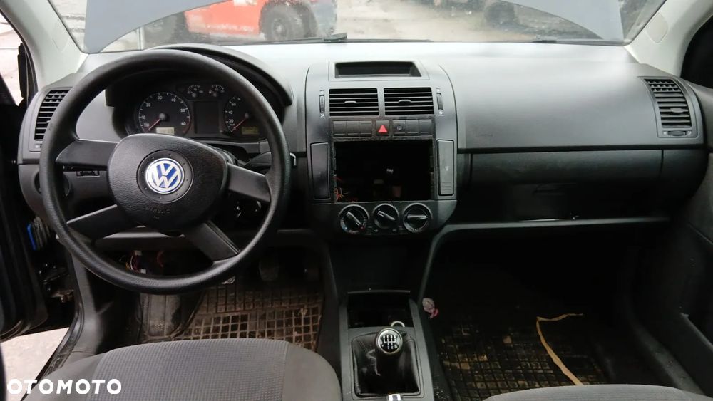 Tylko części VW Polo 9N IV 1.4 16V BBY 75KM 55kW HB 5D 01-05 lakier LC9Z - 9