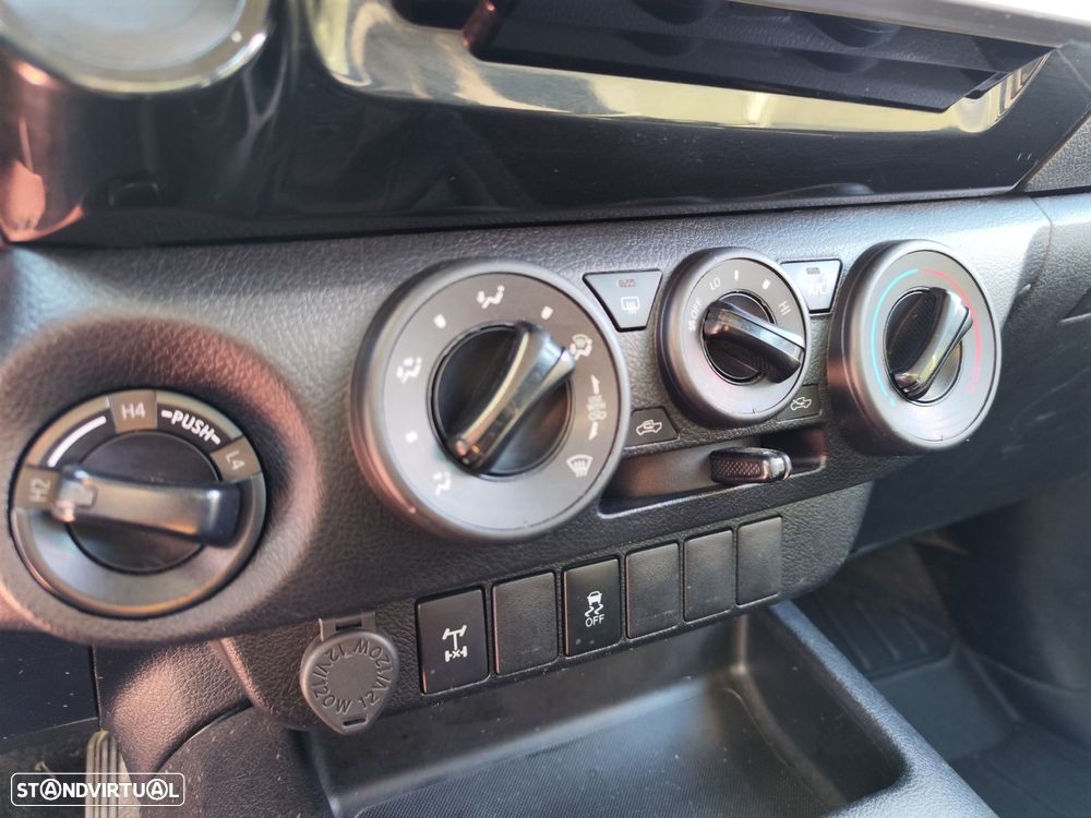 Toyota Hilux 2.4 D-4D 4WD CD CM - 22