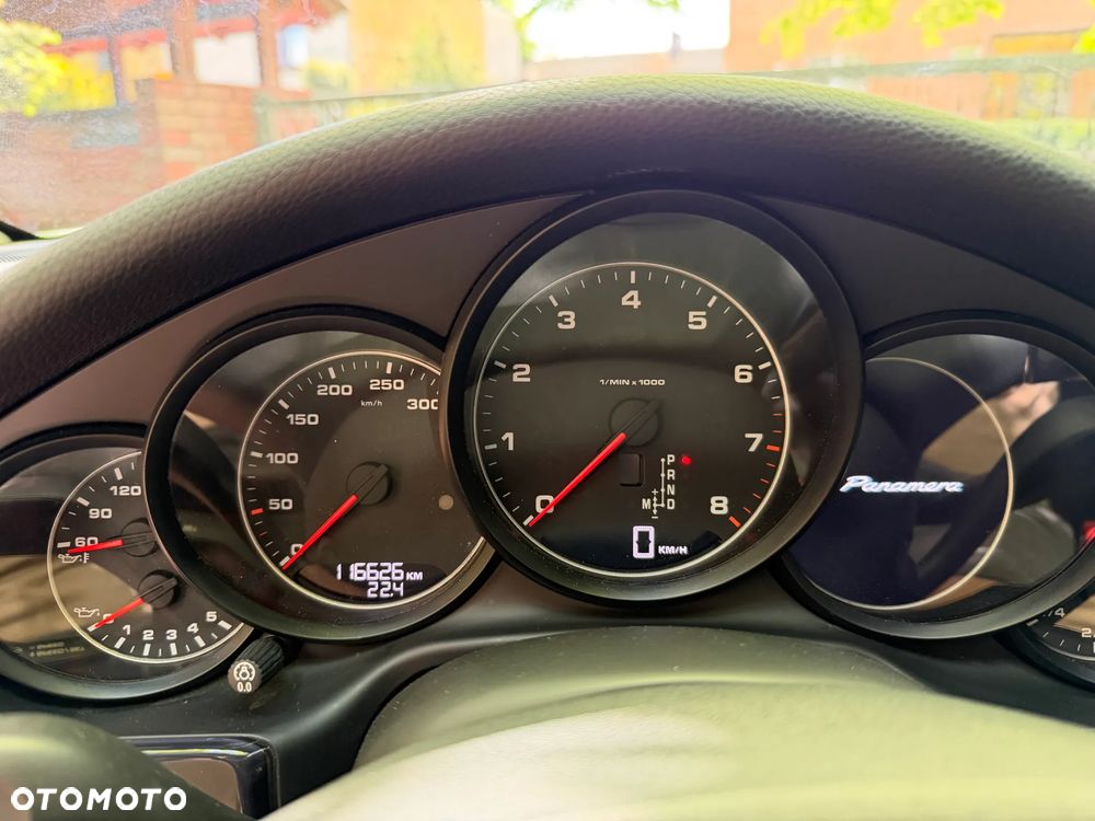 Porsche Panamera PDK - 24