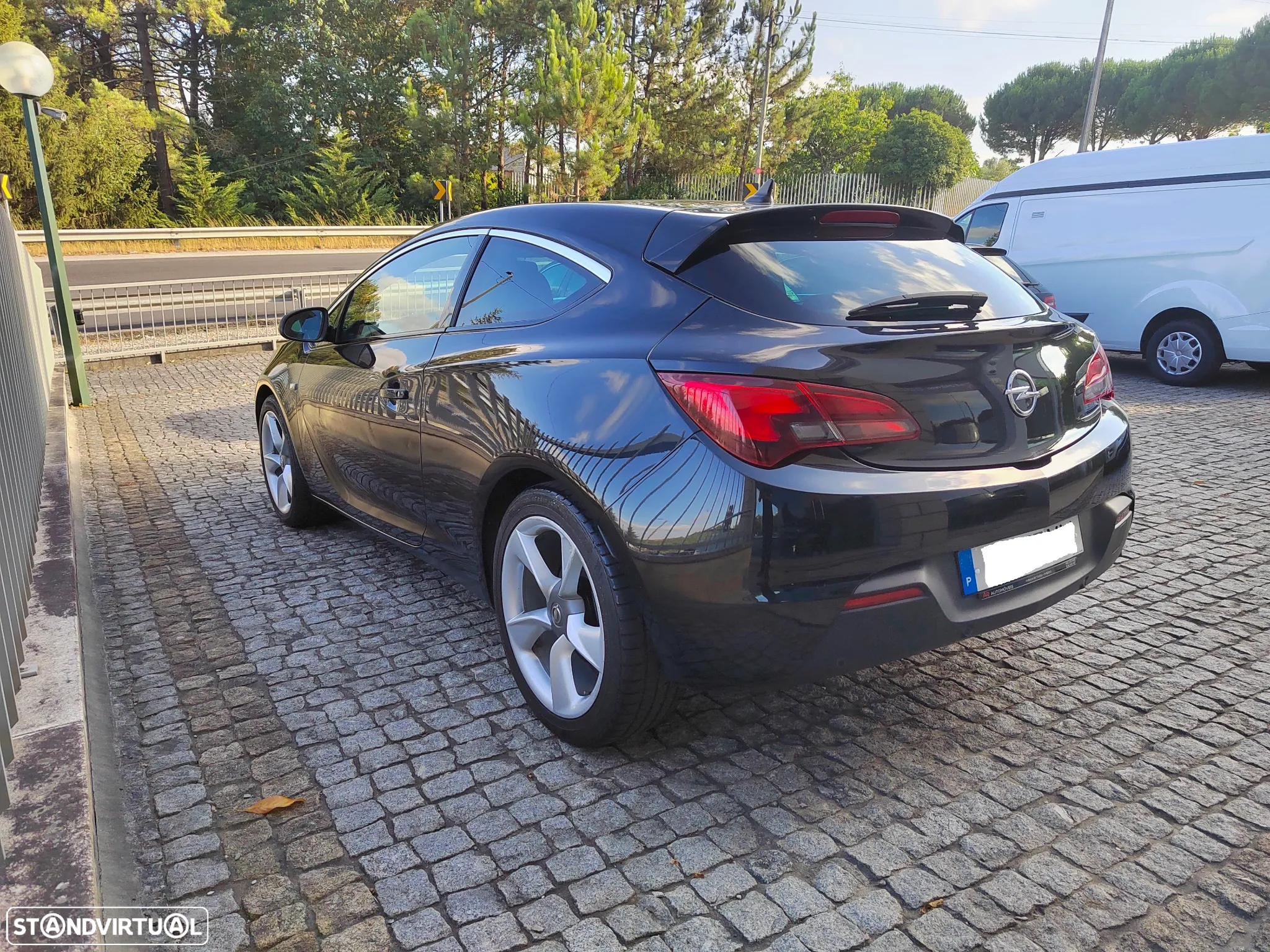 Opel Astra GTC 1.6 CDTi S/S - 2