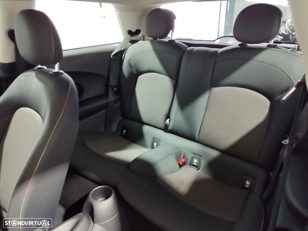 MINI 3 Portas One D - 16