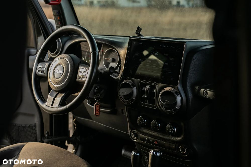 Jeep Wrangler 3.6 Unlim Sahara - 25