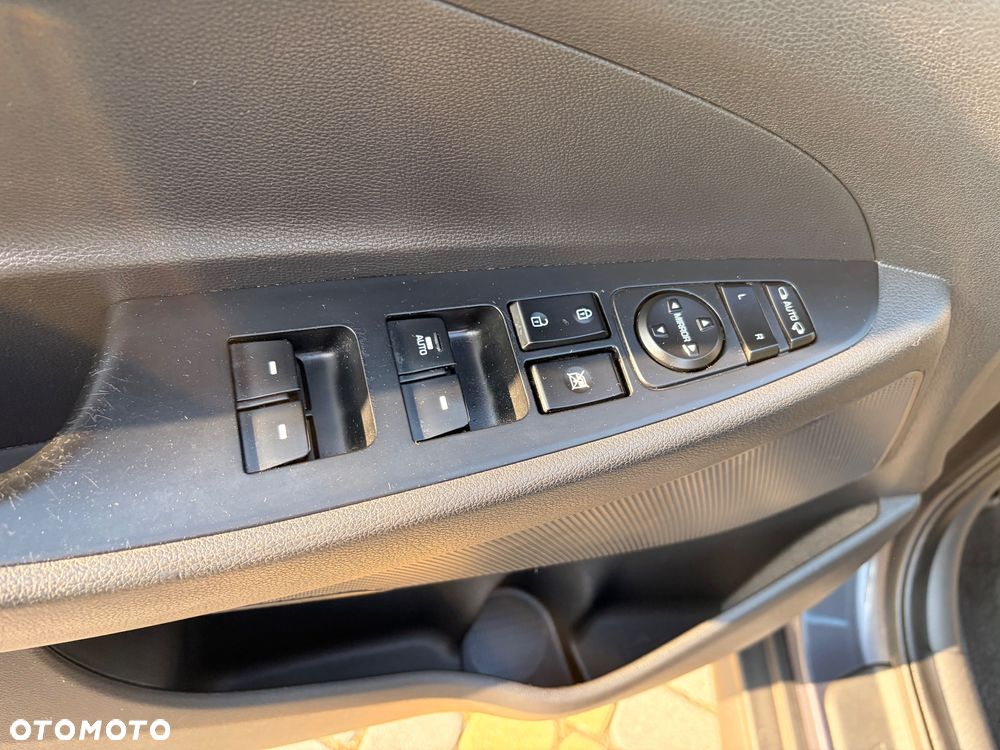 Hyundai Tucson blue 1.7 CRDi 2WD Style - 11