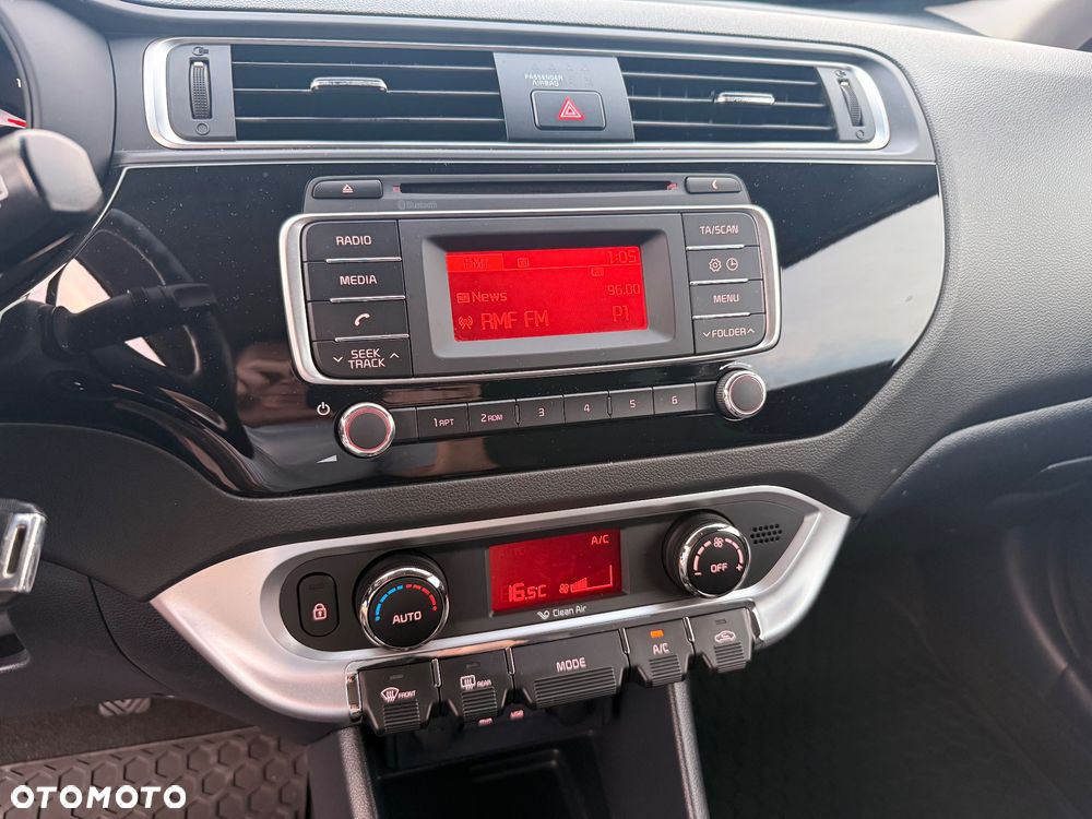 Kia Rio 1.2 L - 24