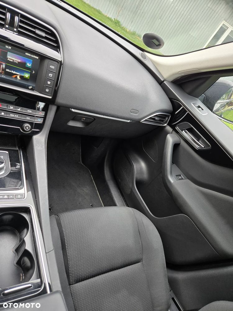 Jaguar F-Pace 2.0 i4D AWD Prestige - 27