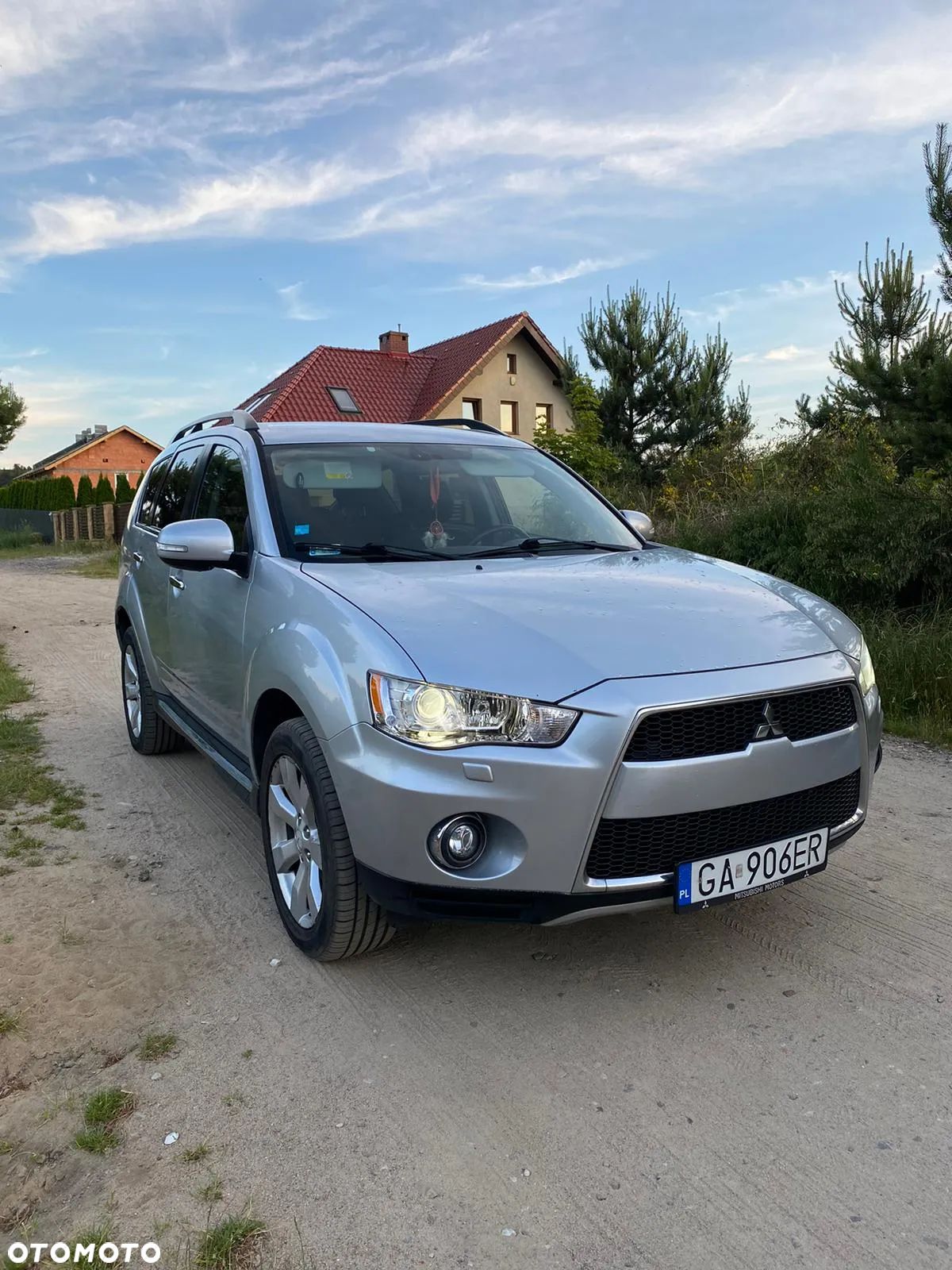 Mitsubishi Outlander - 1