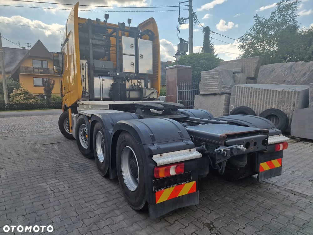 Mercedes-Benz Actros - 8