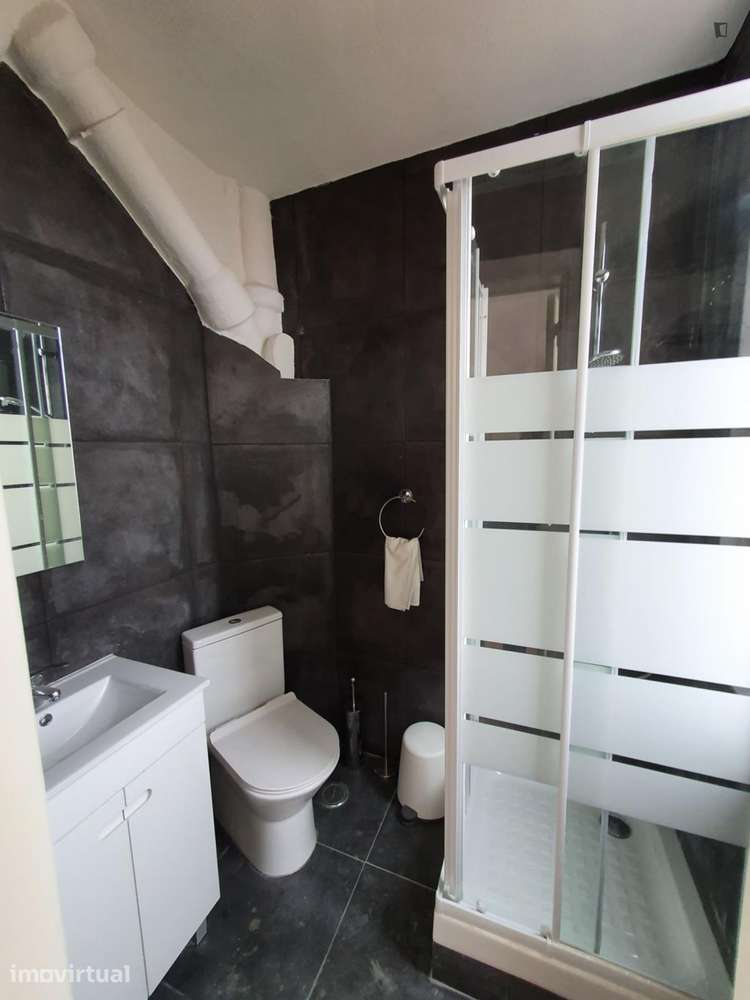 Quarto - localizado em Alameda Lisbon - Grande imagem: 2/12
