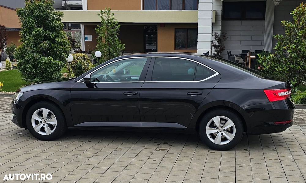 Skoda Superb 2.0 TDI DSG Sportline - 6
