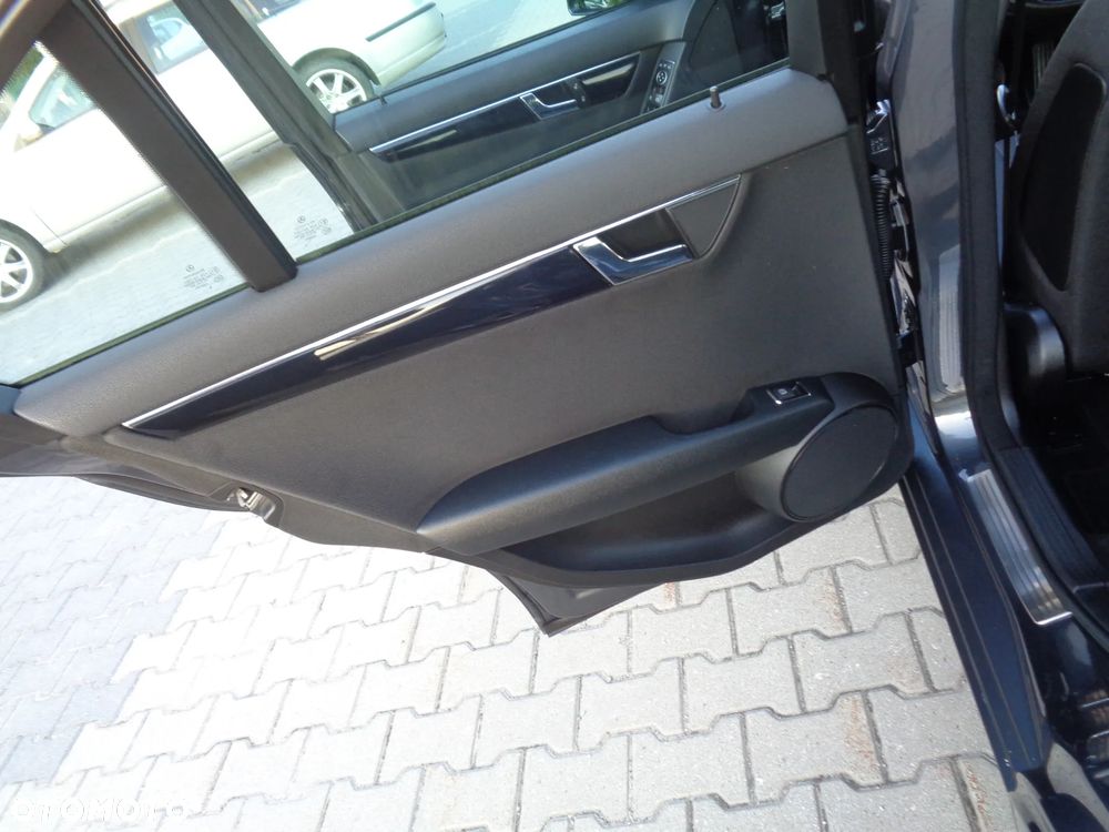 Mercedes-Benz Klasa C 180 Kompressor Automatik BlueEFFICIENCY Avantgarde - 22