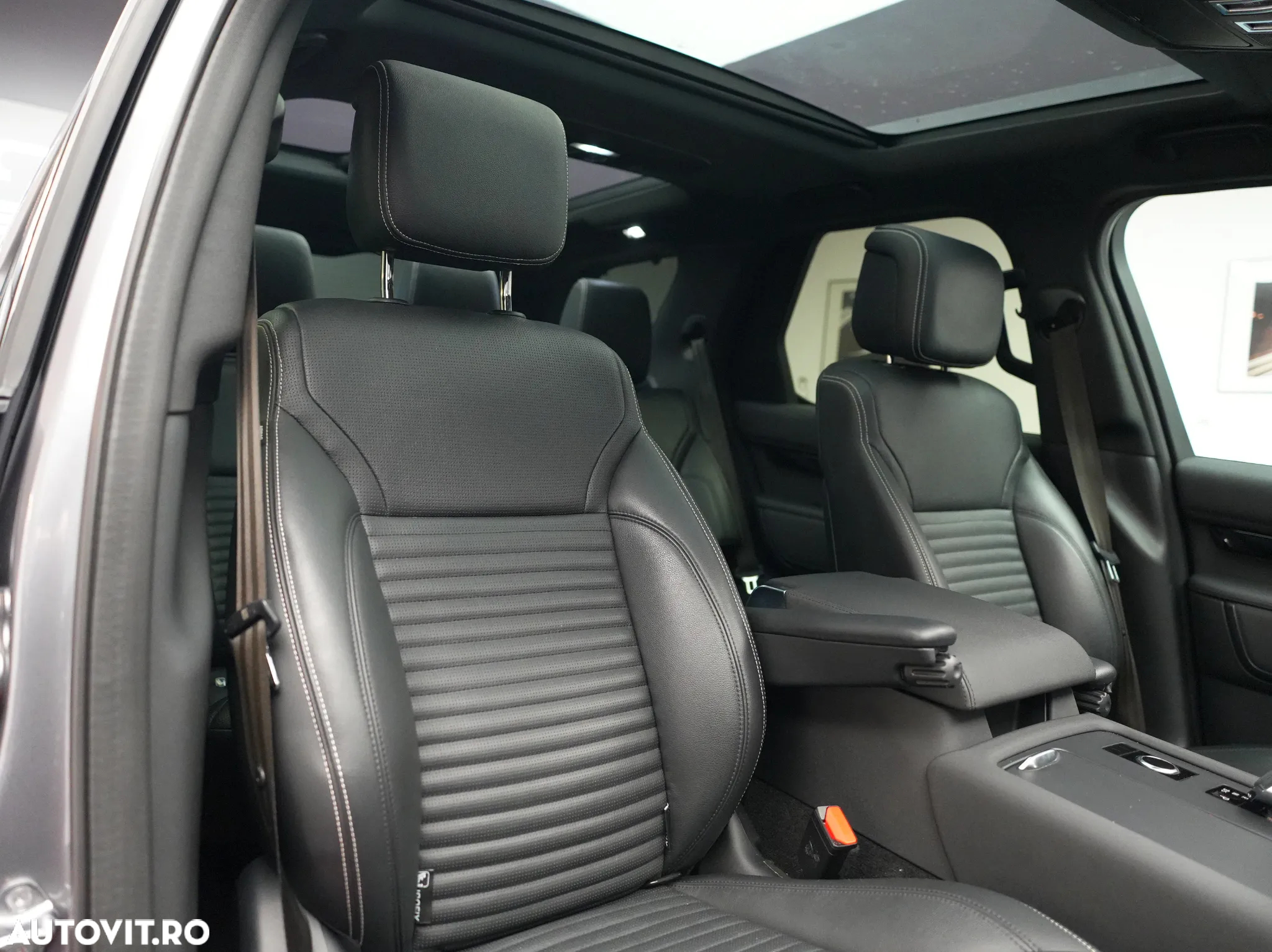 Land Rover Discovery 3.0 D250 MHEV SE - 24