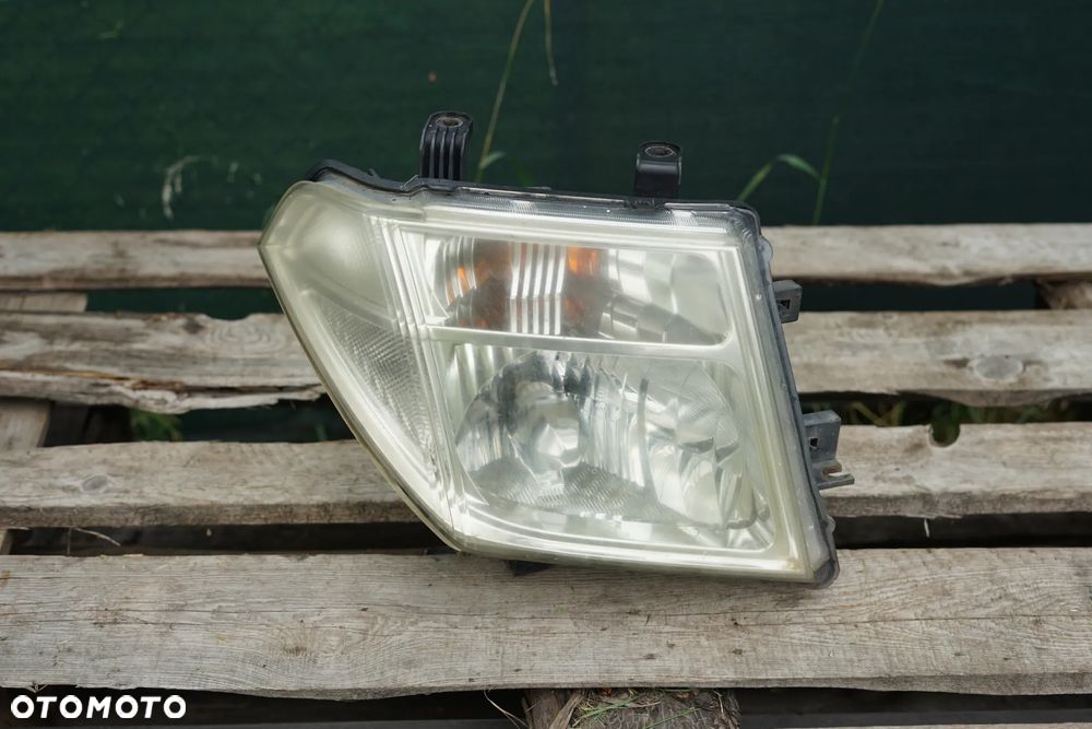 Lampa przód przednia prawa Nissan Pathfinder R51 Xenon Anglik
