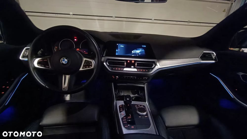 BMW Seria 3 318i M Sport - 22