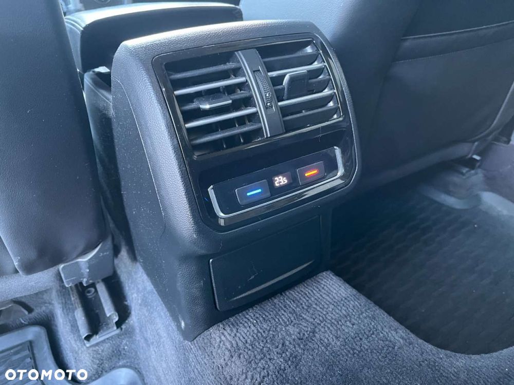 Volkswagen Passat - 25