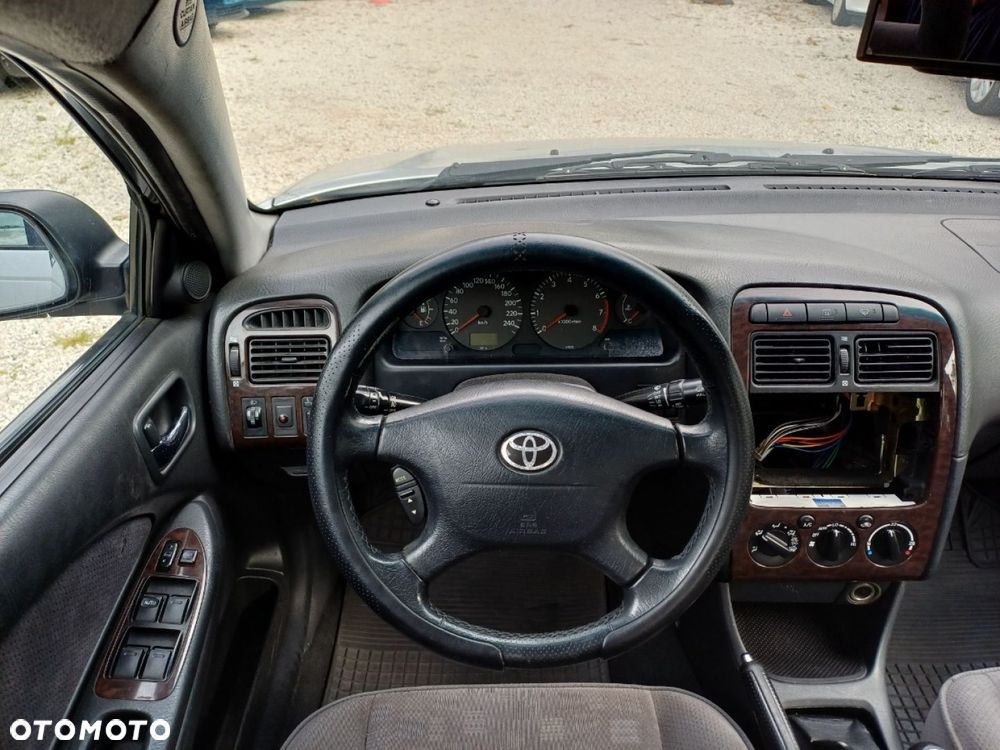 Toyota Avensis - 10