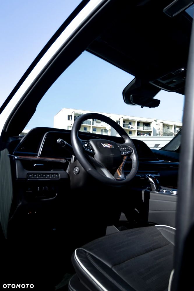 Cadillac Escalade - 9
