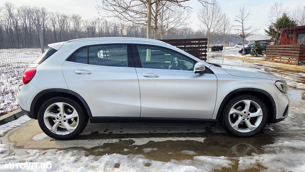 Mercedes-Benz GLA 180 7G-DCT - 5