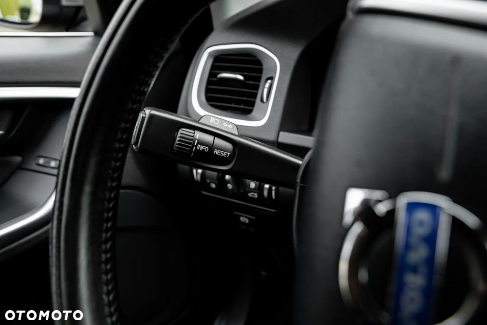 Volvo V60 D3 Geartronic RDesign - 25