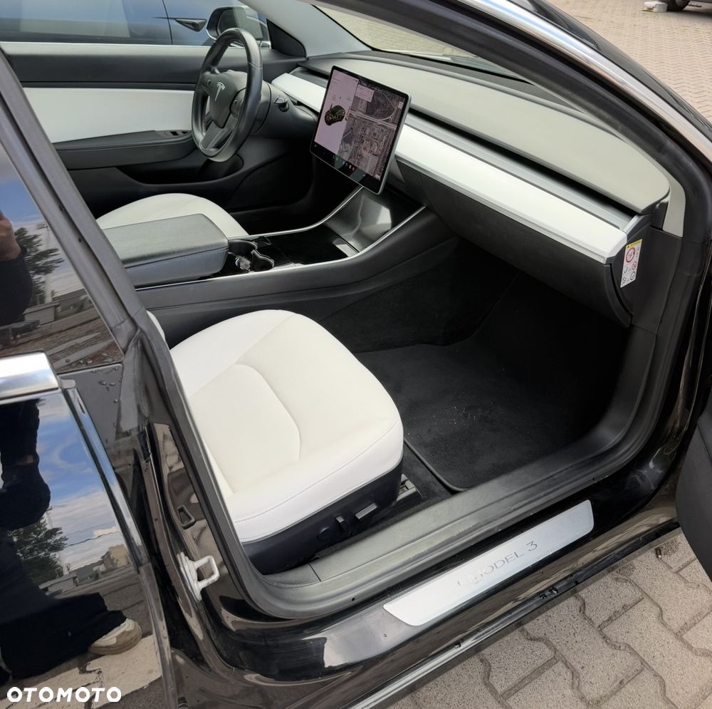Tesla Model 3 Long Range AWD - 3