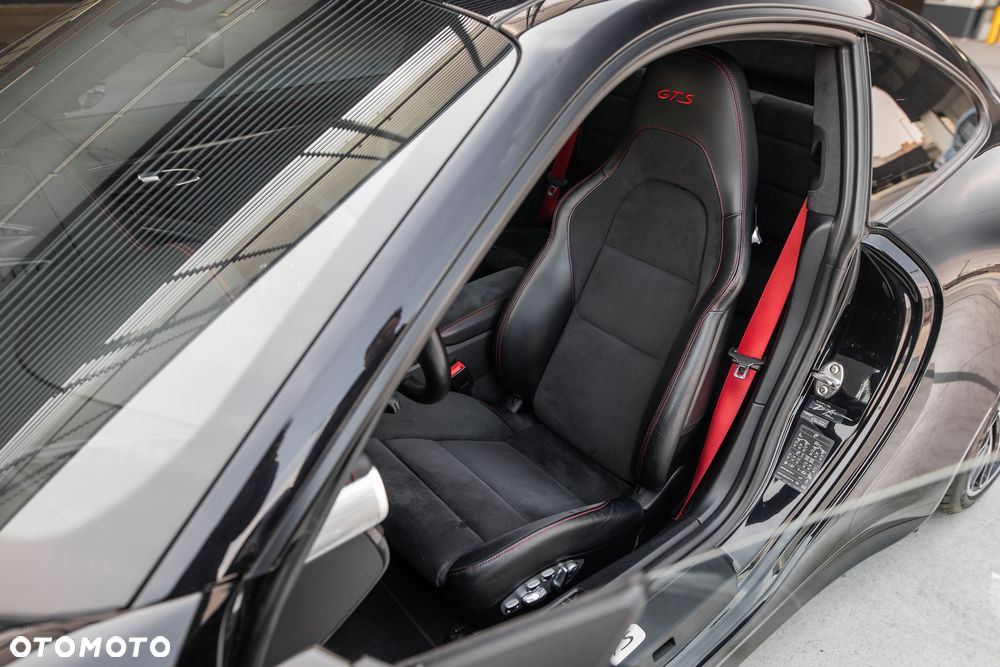 Porsche 911 Carrera GTS PDK - 37