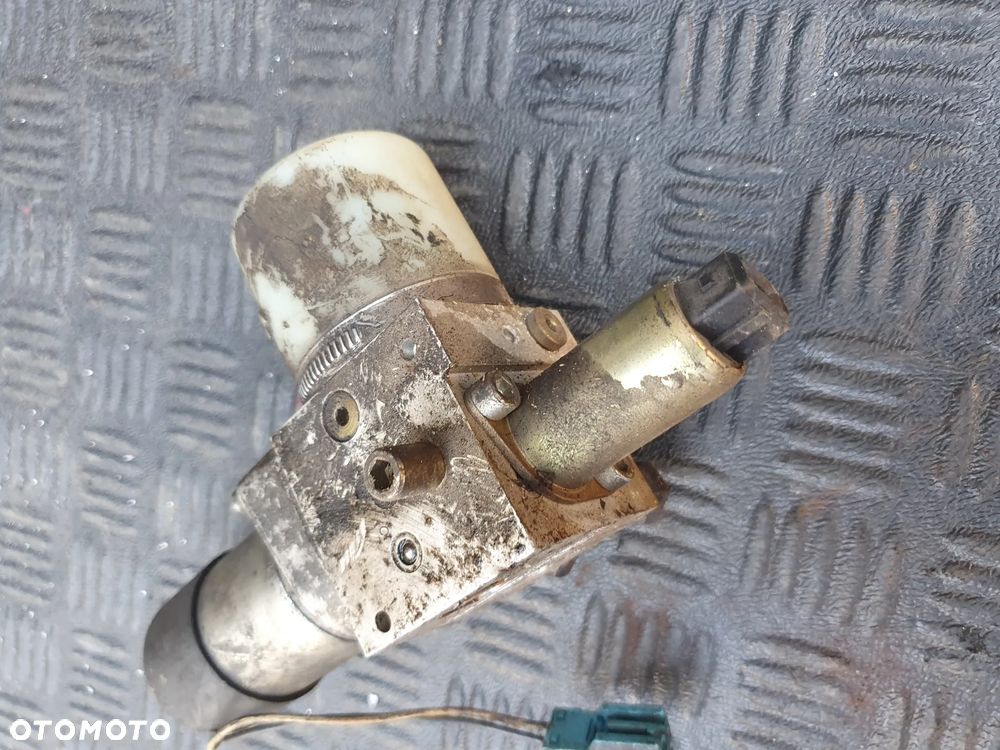 Mechanizm domykania klapy bagażnika BMW 7 (E65, E66, E67) 7202865 - 2