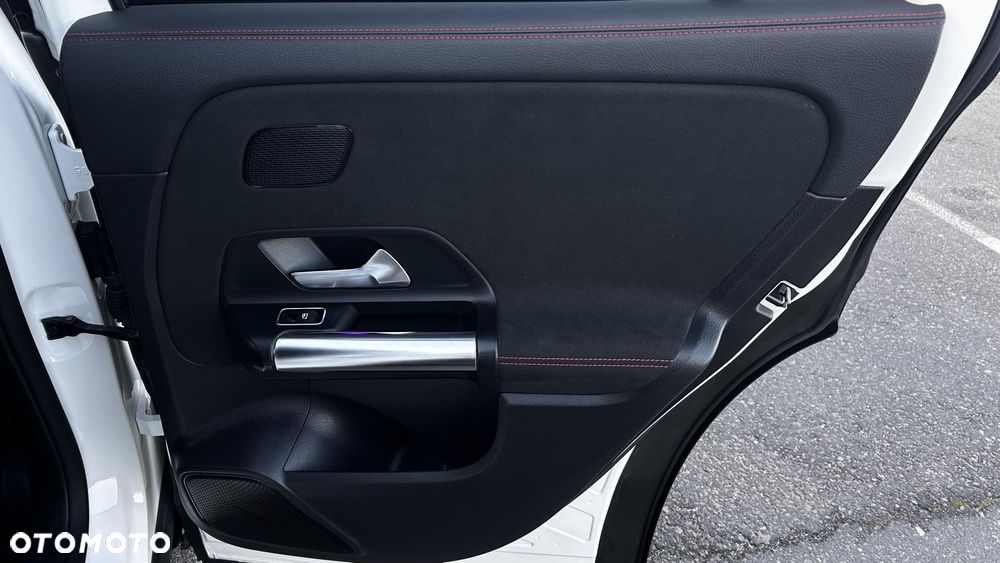 Mercedes-Benz GLA - 27