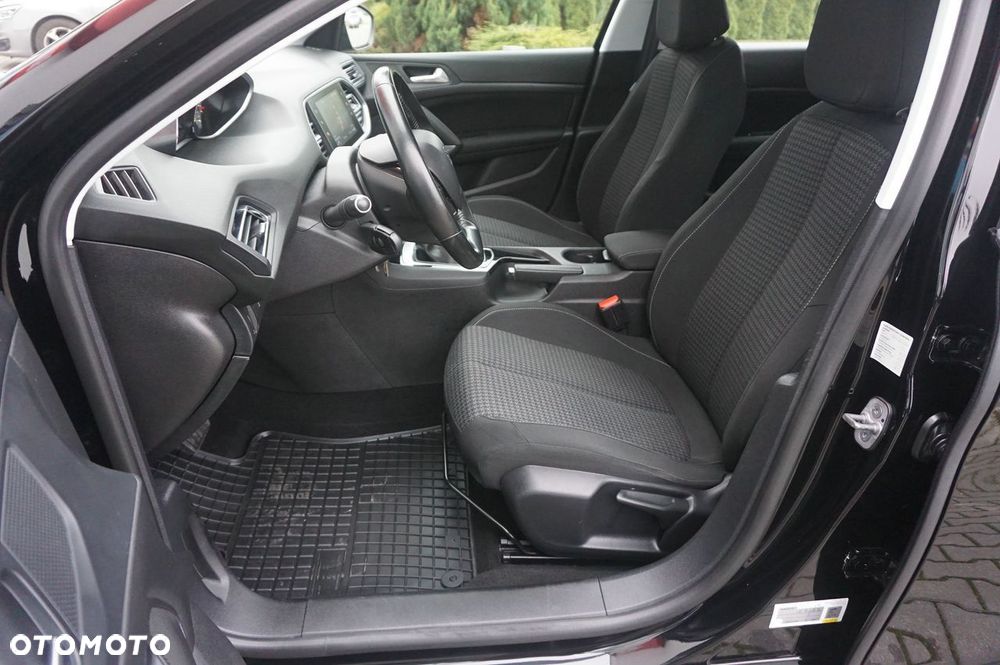 Peugeot 308 1.6 BlueHDi Active S&S EAT6 - 17