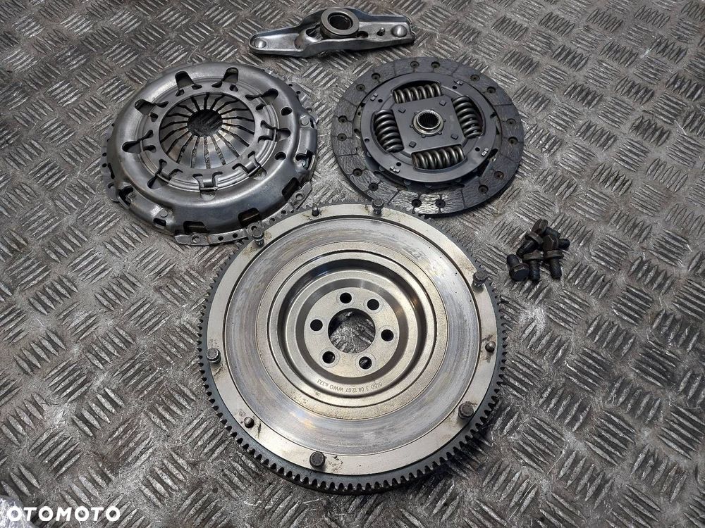 SPRZĘGŁO TARCZA + DOCISK ŁOŻYSKO KOŁO ZAMACHOWE FABIA II 1.4 TDI 045105273D - 1