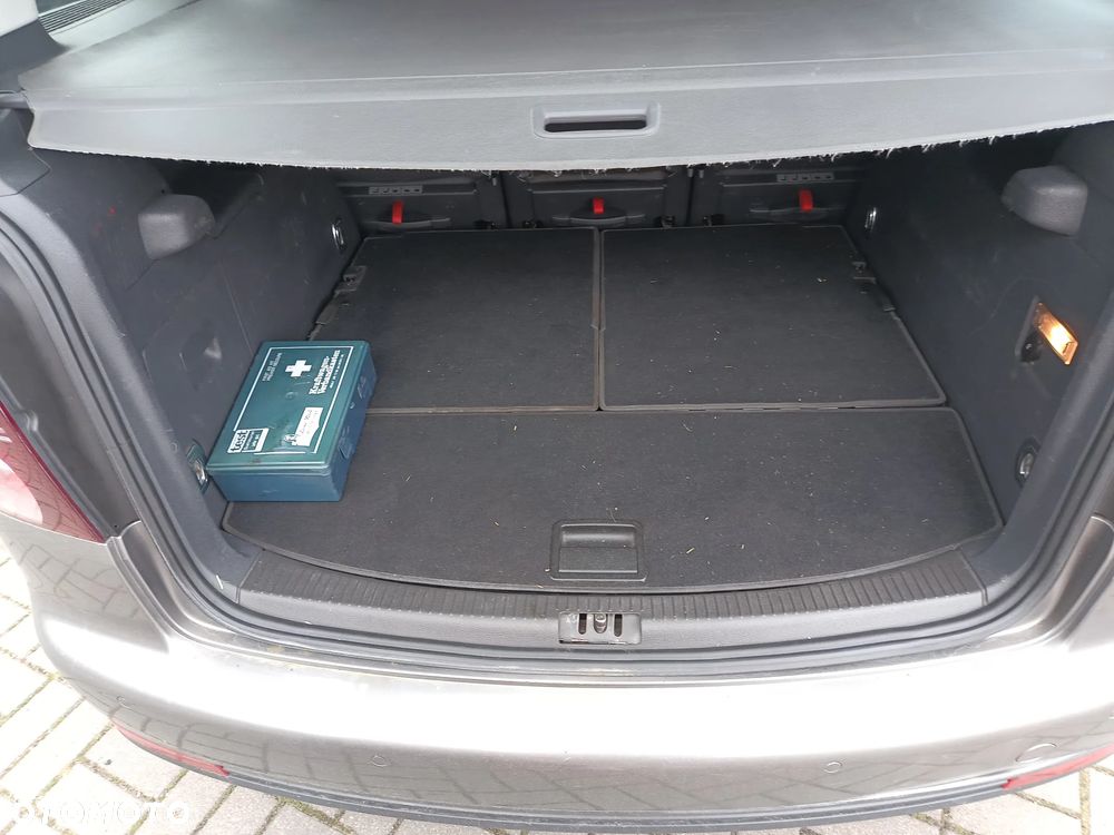 Volkswagen Touran 1.9 TDI Q-Line - 11
