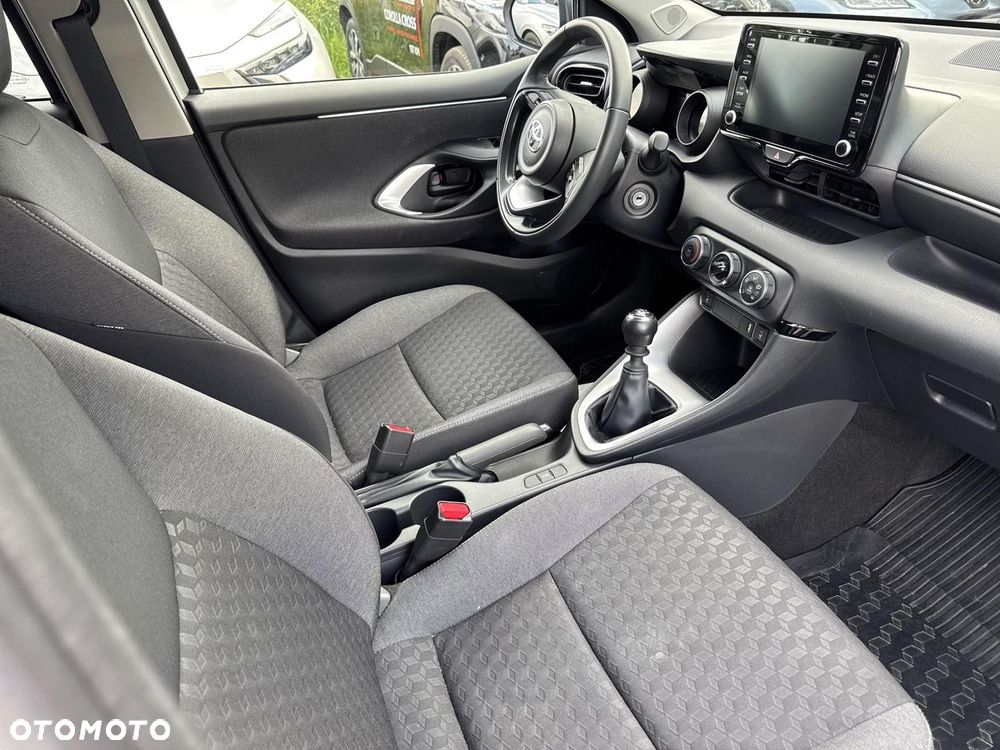 Toyota Yaris - 10