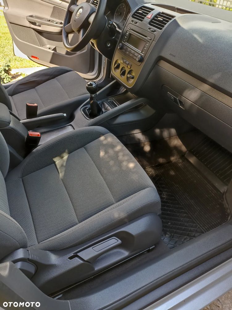 Volkswagen Golf - 22
