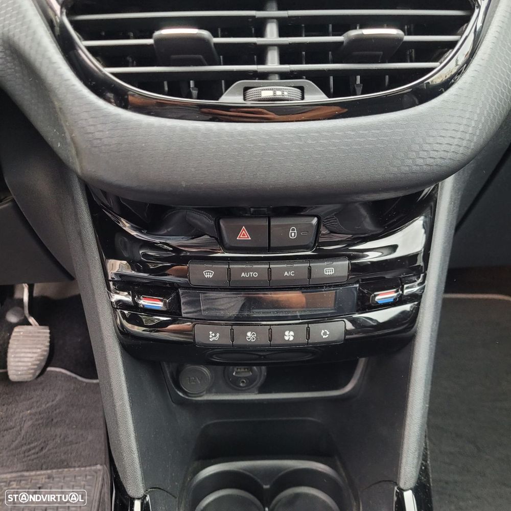 Peugeot 2008 1.2 PureTech Allure - 15