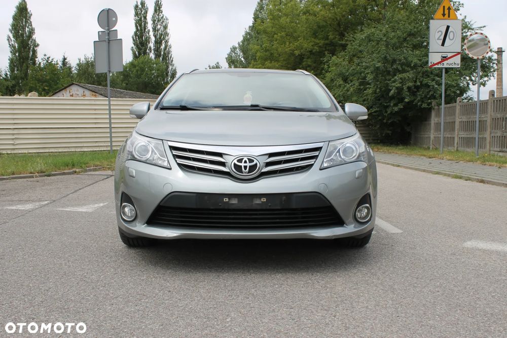 Toyota Avensis 1.8 Premium - 4