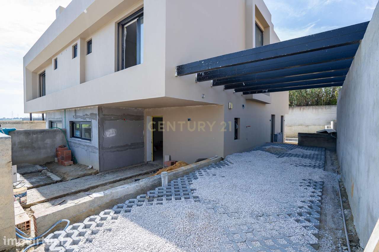 Moradia T3+1 com piscina a 5 minutos das praias – Caparica - Grande imagem: 5/48