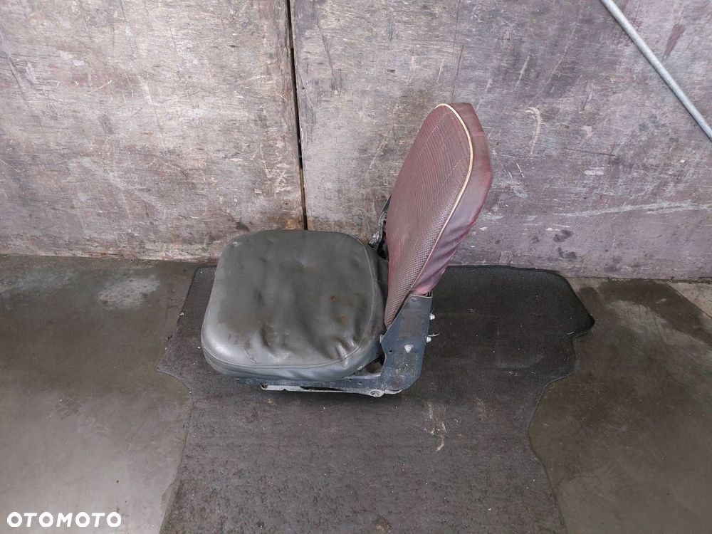 FOTEL LEWY PRZÓD KAMAZ 5320 I - 4