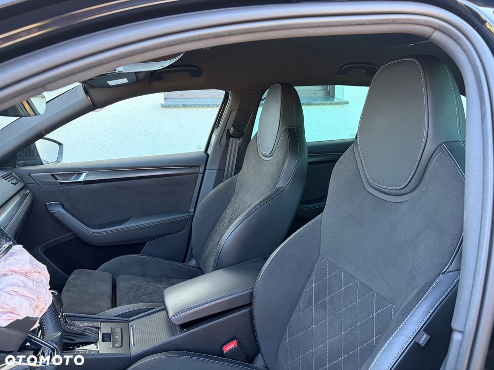 Skoda Superb 2.0 TDI DSG Sportline - 37