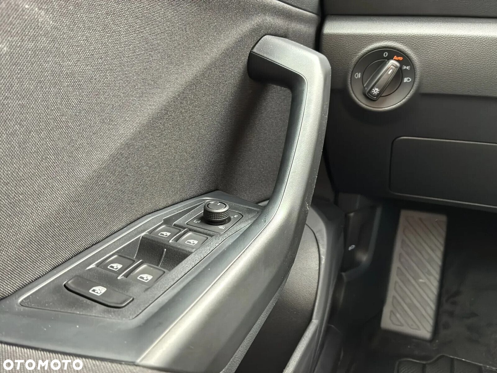 Volkswagen T-Roc - 17