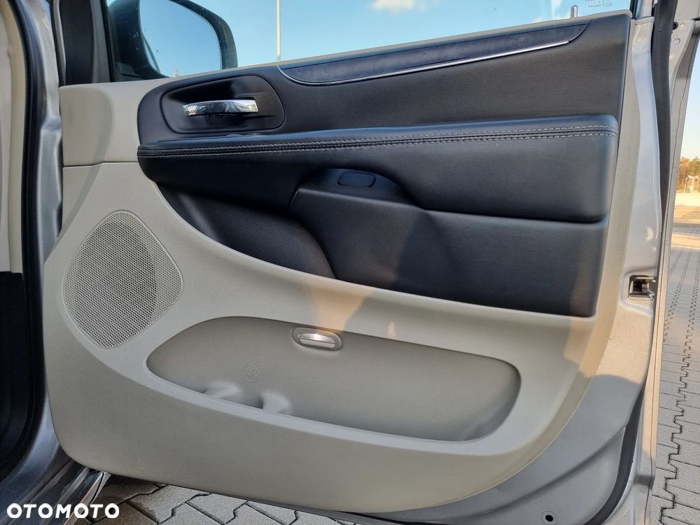 Chrysler Town & Country 3.6 Touring - 34