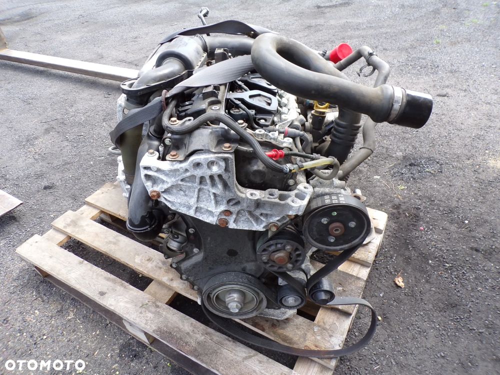 Silnik śruba wtryskiwacz blok wał 2,0 dci M9R 630 TRAFIC Vivaro lift 2012